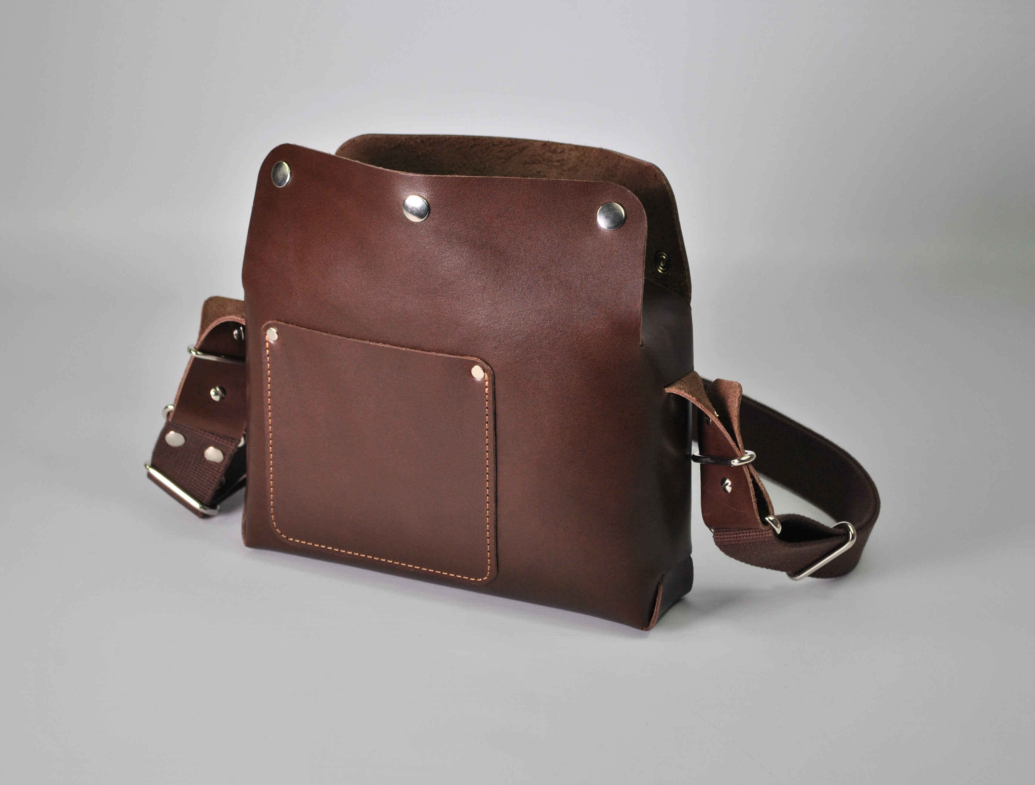 Fox  Crossbody Bag. Chestnut