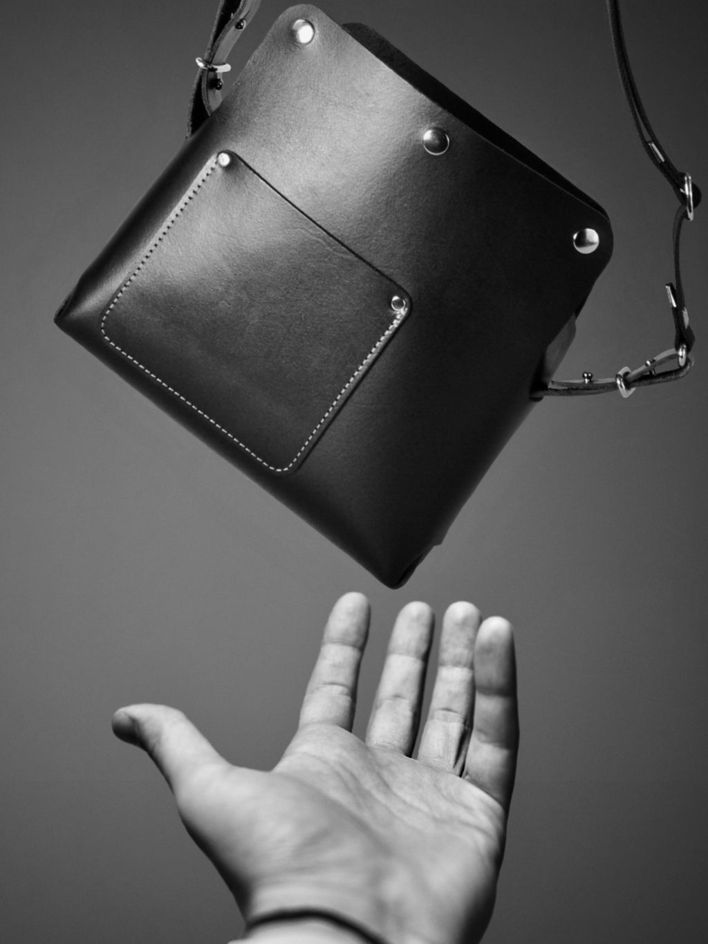 Black leather bag for everyday adventures that holds your belongings safely.