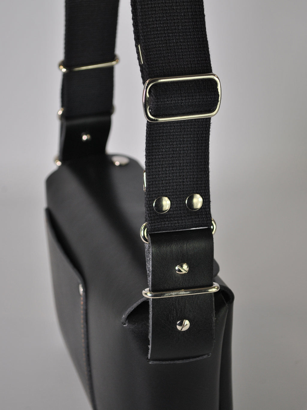 Leather crossbody bag for all your essentials and everyday adventures 