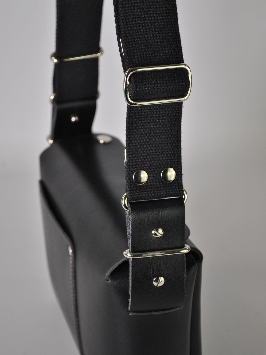 Leather crossbody bag for all your essentials and everyday adventures 