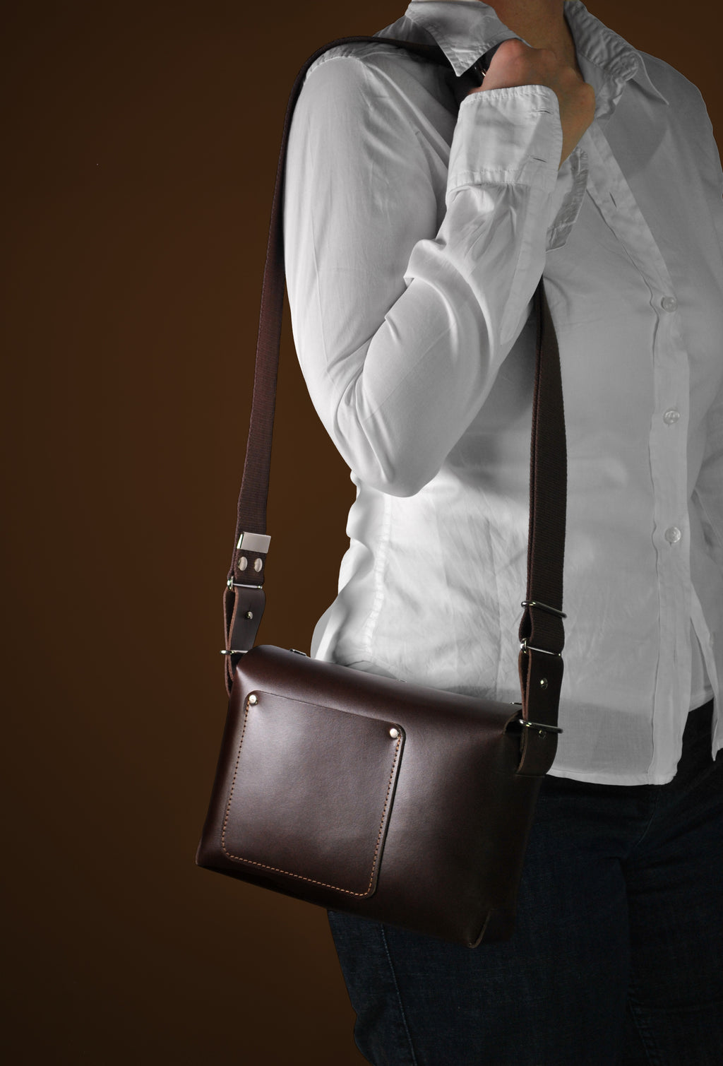 Fox  Crossbody Bag. Chestnut
